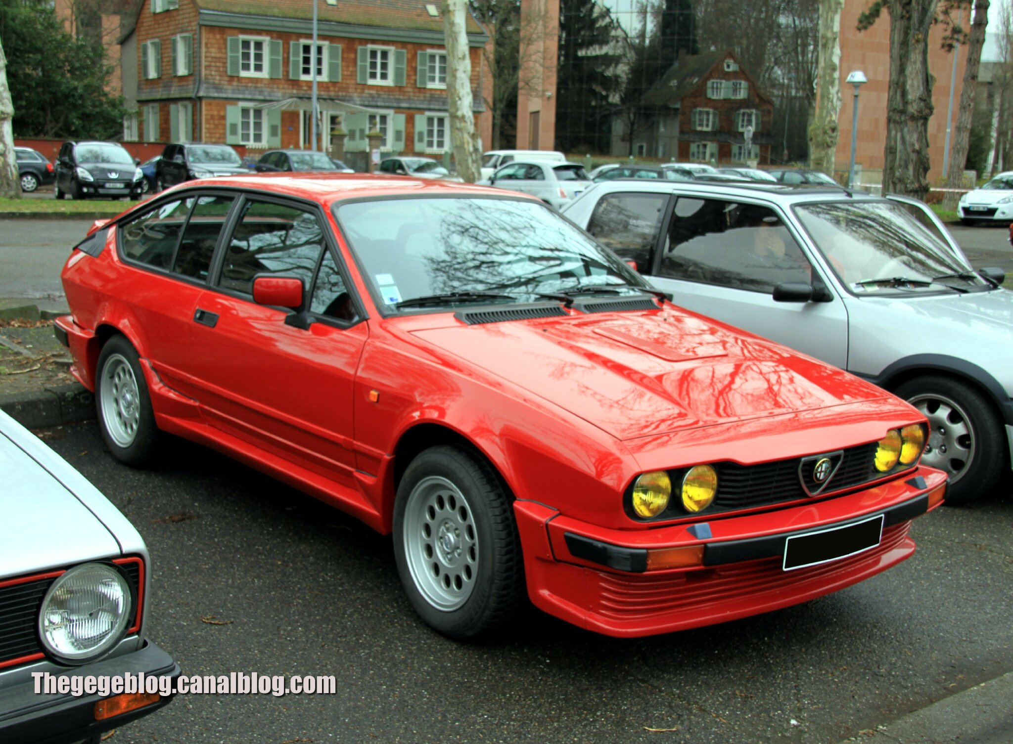 Alfa romeo alfetta GTV6 (Retrorencard janvier 2013) 01