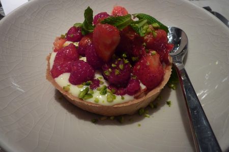 tartelettes_fraises_framboises_pistaches_menthe_Dorian_2