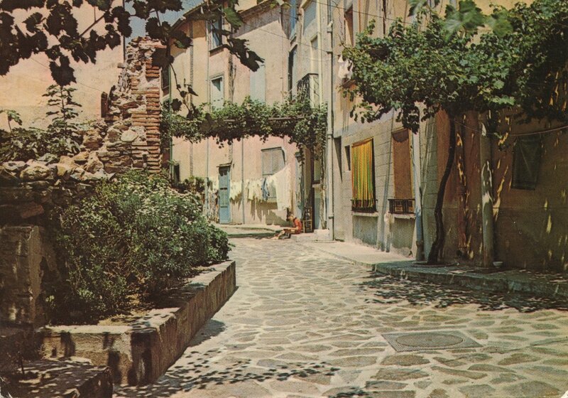 246 Une vieille rue fleurie 1972