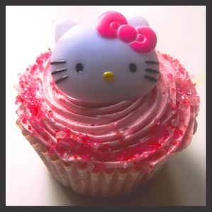 CUPE CAKE HELLO KITTY 3