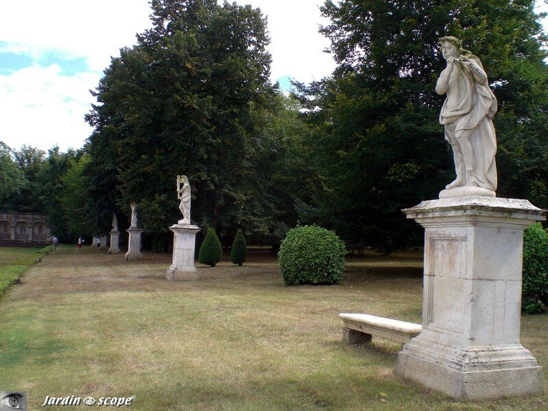 Dans les Jardins à l'italienne du Château de Malle (33)