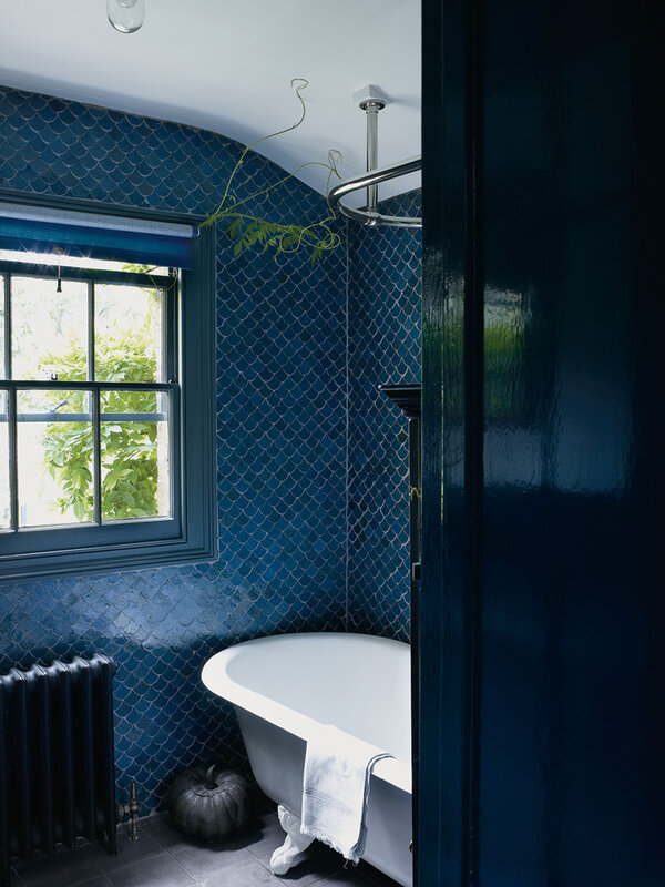 Deep-blue-small-fish-scale-bathroom-tiles