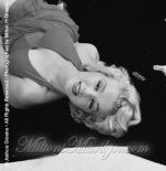 1957-01-27-Red_Sitting-082-1-marilyn_monroe_RS_21