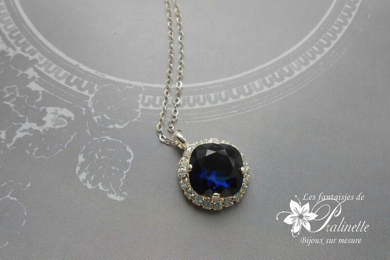 collier-mariage-sur-fine-chaine-pendentif-cristal-byzance-bleu-profond