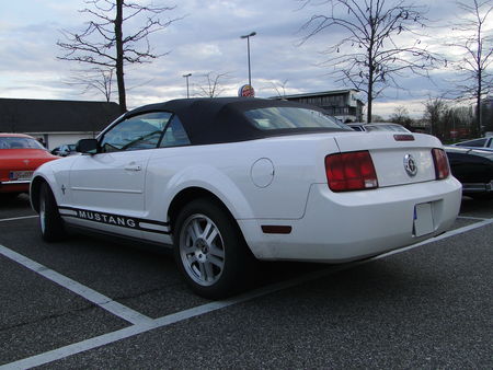 FORD_Mustang_Convertible___2005_2009_Rencard du Burger King, Offenbourg_2_