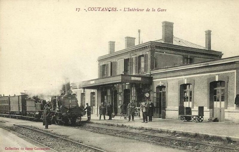 670_001_50-coutances-la-gare-train-en-gare-chef-de-gare-et-employes-en-1913-animee