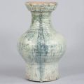 Vase Hu <b>terre</b> <b>cuite</b> à glaçure verte irisée. Chine dynastie Han. (206 avant JC à 220 après)