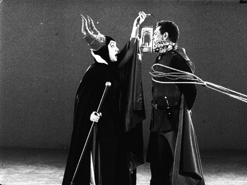 Séquence 17 - 03 - Maleficent (Eleanor Audley), Phillip (Ed Kemmer)