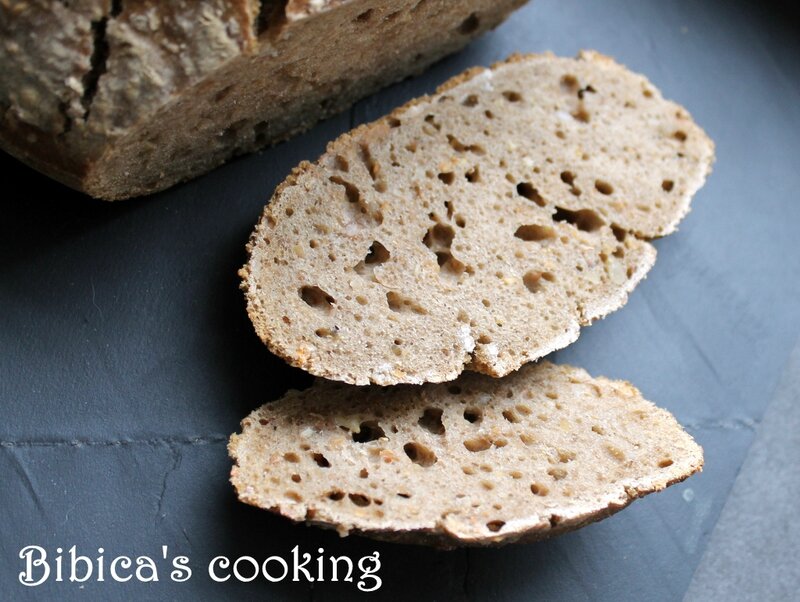 Pain aux 9 céréales au levain naturel tranche