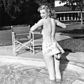 Février / Mars 1947, Marilyn en <b>maillot</b> de <b>bain</b> pour Scudda Hoo !