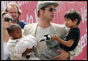 brad_pitt_angelina_jolie_pax_thien_zahara_shiloh_et_maddox_article_big