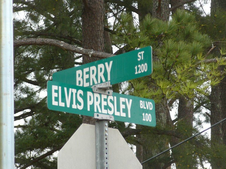 Elvis-Presley-Blvd1