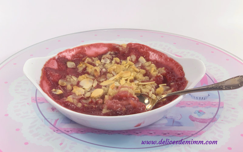 Crumble aux fraises et aux amandes effilées 5