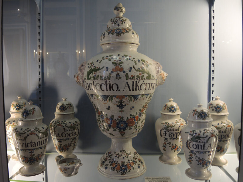 Bordeaux, musée des Arts Déco, pot de monstre
