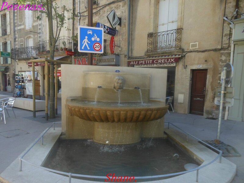 le 10-05-2013 fontaine cours Jean Jauré à Pezenas_02