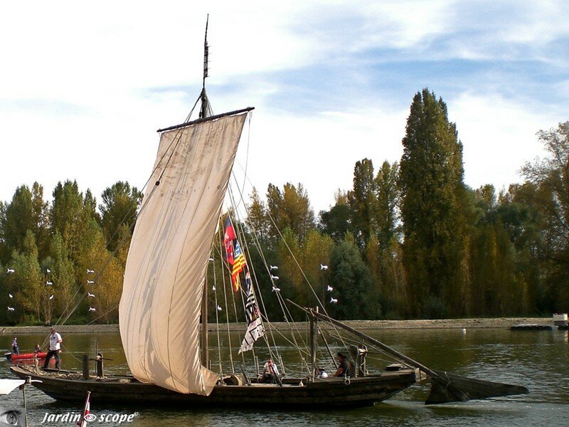 Chaland typique de la Loire à Orléans