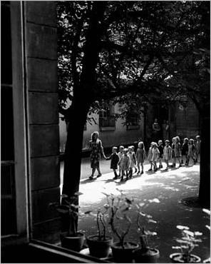 img_Ecole_maternelle__Menilmontant__1948_Willy_RONIS_ref_KN631_mode_zoom