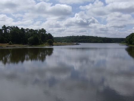 lundi_26_juillet_008_chateau_de_Comper_lac_de_la_f_e_Viviane