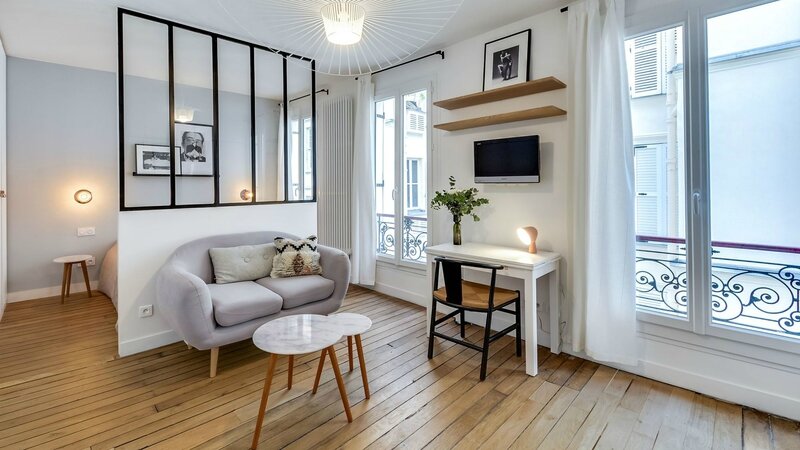 25 m carrés dans le MARAIS verriere-interieure-dans-petit-studio_5588149