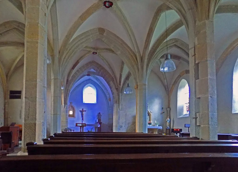 Photo-travée-centrale-vers-choeur-intérieur-église-Valmunster