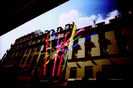 La_vitrine_aux_neons