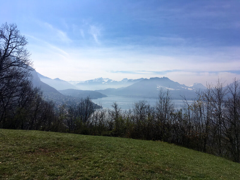 Vue sur le lac d'Annecy, du Talabar