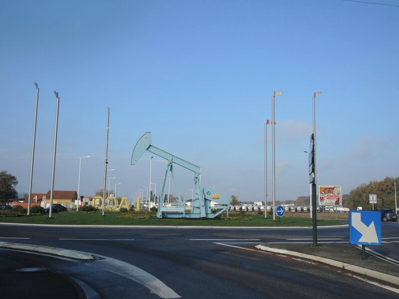 Lacq, rond-point (64)
