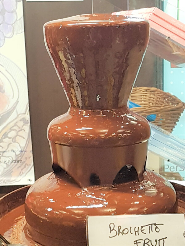 chez cathytutu salon du chocolat lyon 2019 fontaine à chocolat