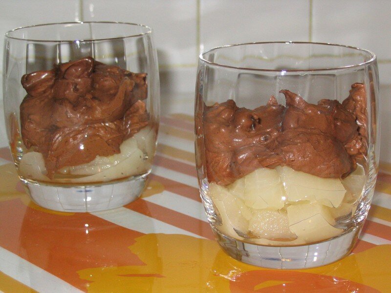 Mousse chocolat sans oeufs, et poires