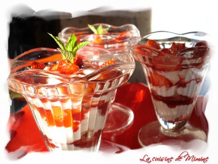 coupe_de_fraise_au_fromage_blanc_et_coulis