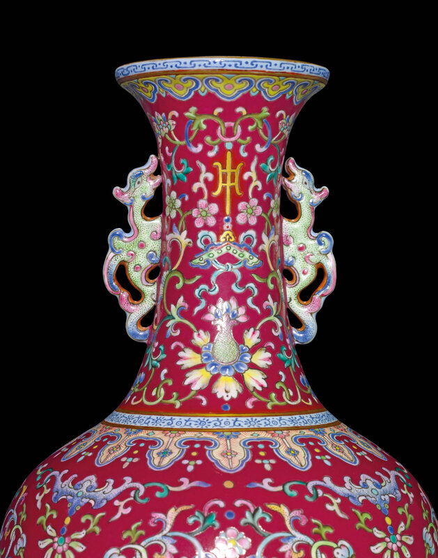2013_HGK_03216_1922_001(an_exceptionally_fine_and_rare_pair_of_ruby-red_ground_famille_rose_va)
