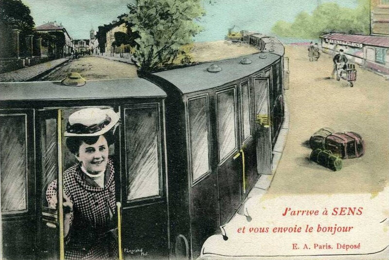 CPA Sens Voyageuse