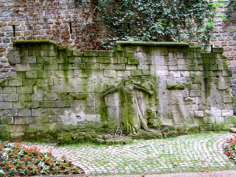 Monument_aux_victimes_des_Révolutions