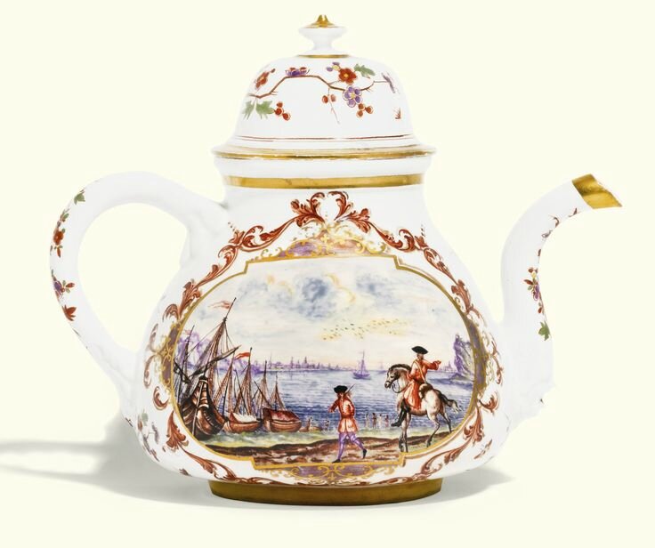A Meissen teapot and cover, circa 1722-23