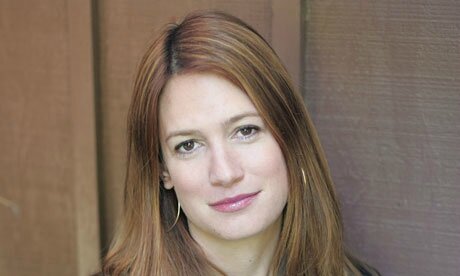 Gillian-Flynn-Plays-her-r-008