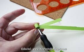 Activitées manuelles : sculpture papier maché, peinture sur soie, origami 