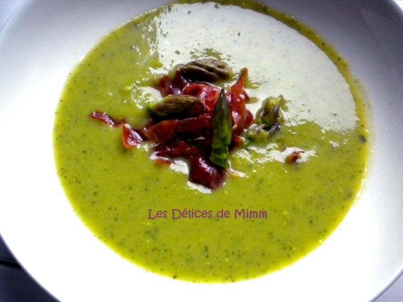 Velouté d’asperges vertes et de courgettes et émincé de jambon de Parme 2