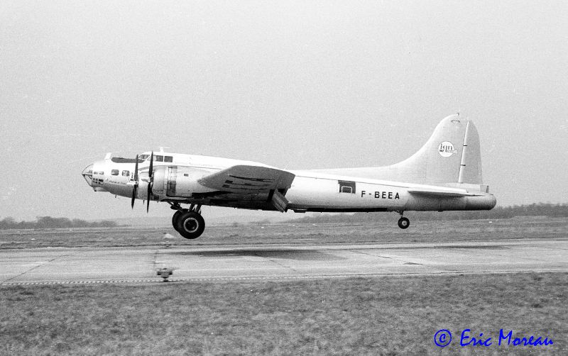 B-17 F-BEEA Atterrissage Creil 140382 EM