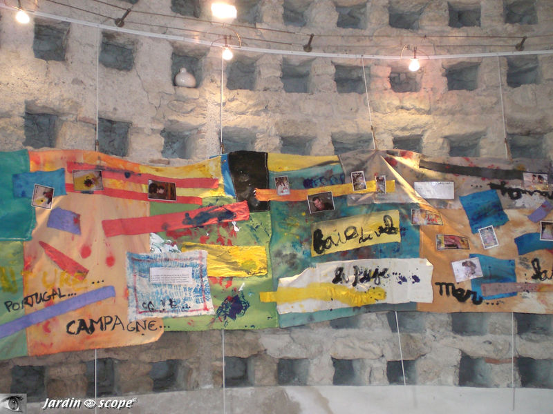 Expo de peintures faites par les autistes de Boigny