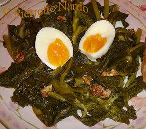 chou_vert_salade_noix_assiette
