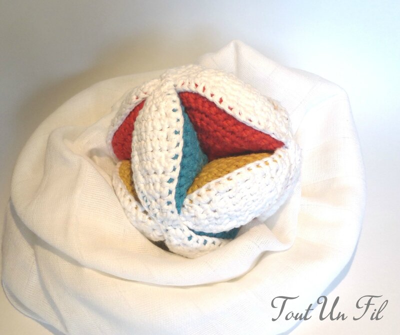 Bébé Balle de préhenssion Montessori Crochet Garçon Tout Un Fil 01