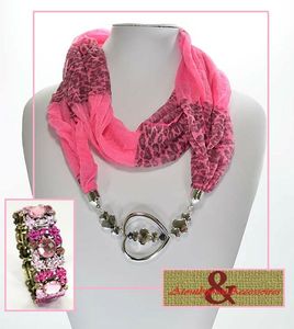 foulard bijou coeur rose et son bracelet