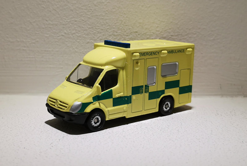 Mercedes Ambulance (Corgi)