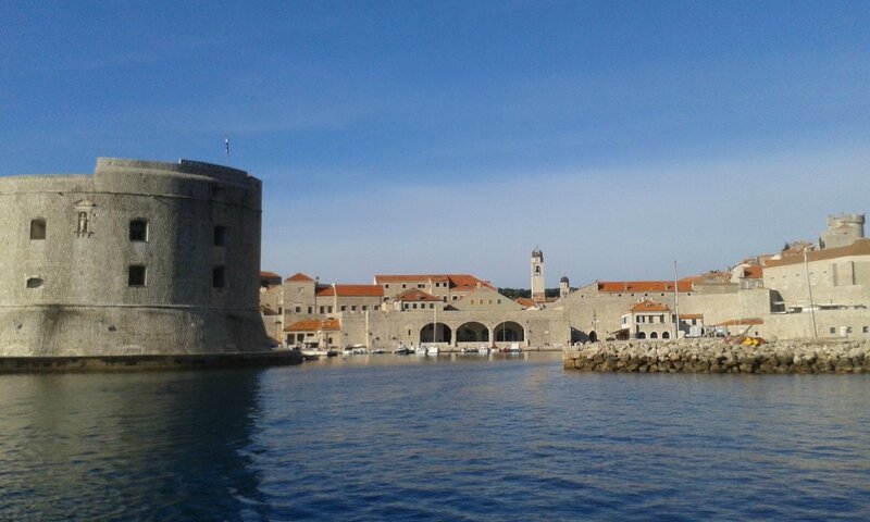 Dubrovnik l'entrée du port médiéval 210115