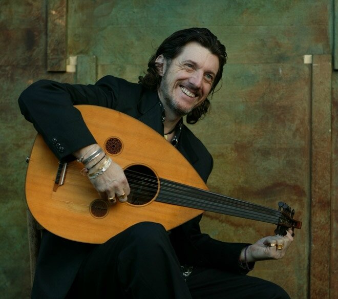 Titi Robin bio