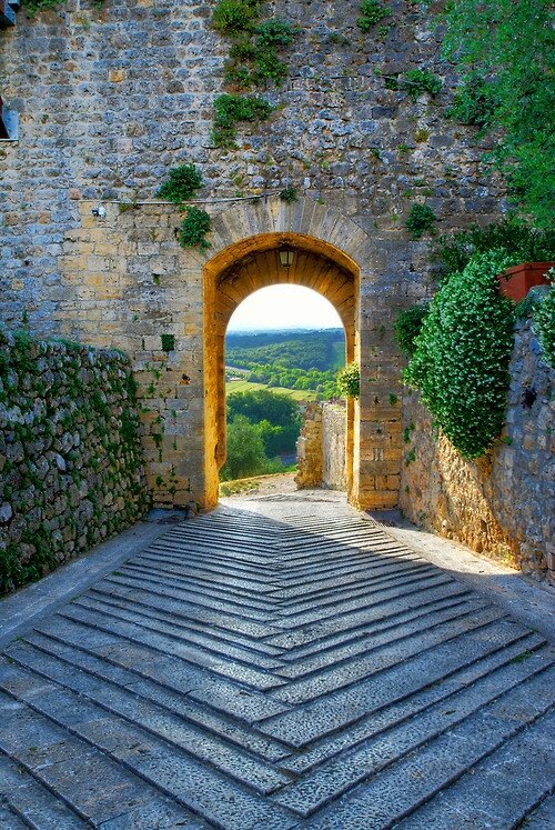 Archway-Monteriggioni-Tuscany-Italy