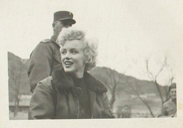 1954-02-17-7th_infantery_division-bonhams_auction-040