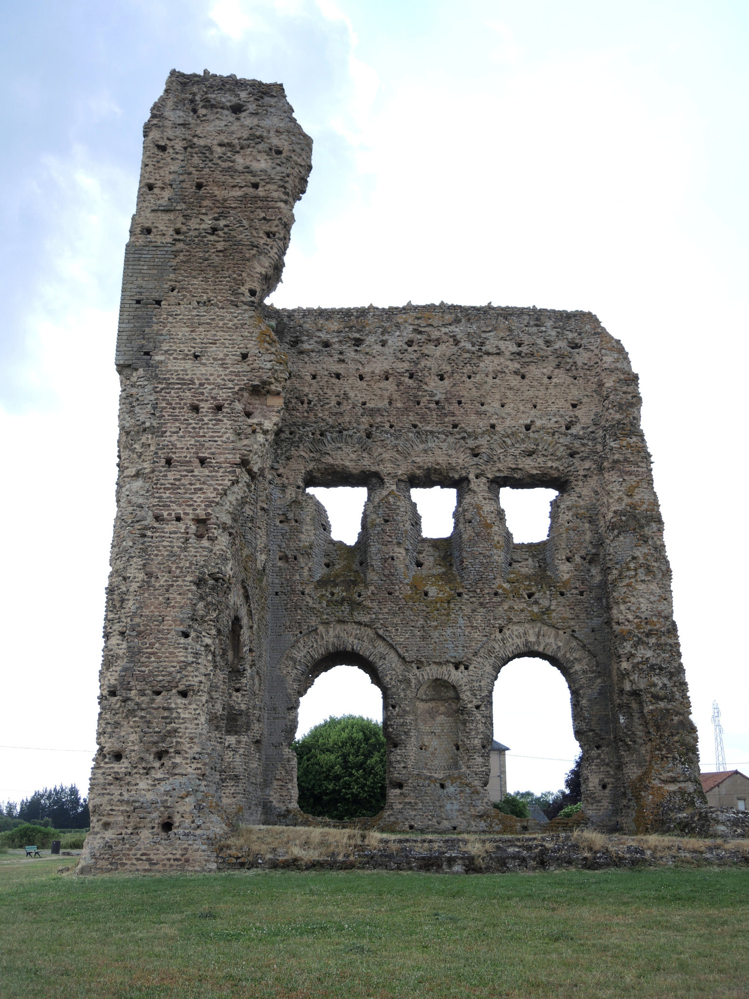 Autun, temple de Janus, face est (71)