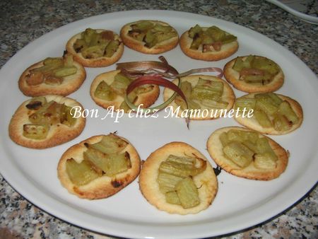 Tartelettes à la rhubarbe du jardin 014