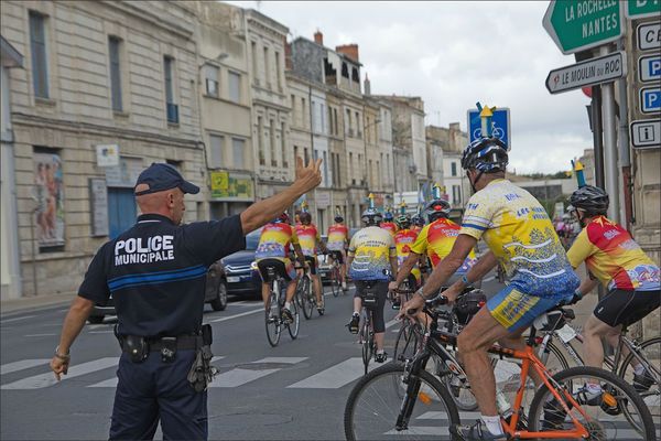 Niort cyclos parade Vendée moulin police 120812